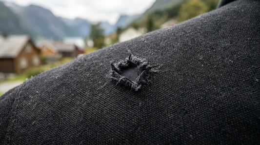 Så lagar du hål i jacka – utan att det syns - Patchlab
